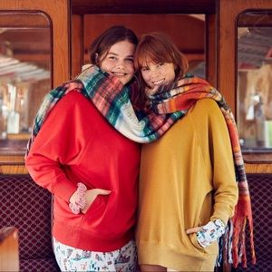 Aerie Sweatshirt color mustard Size XL NEVER WORN!